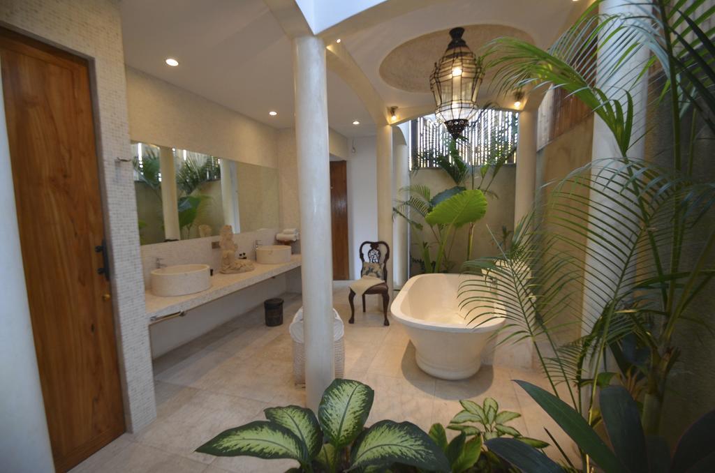 Elegant Villa Casabianca - Tropical Pool & Garden, Near Potato Head Beach Club! Seminyak Pokoj fotografie